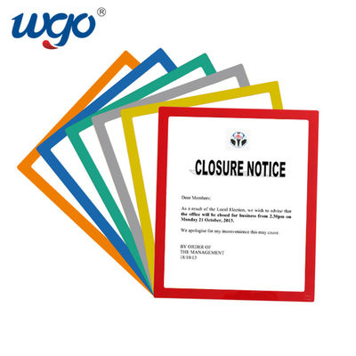 Cadres photographiques amovibles montés sur le mur